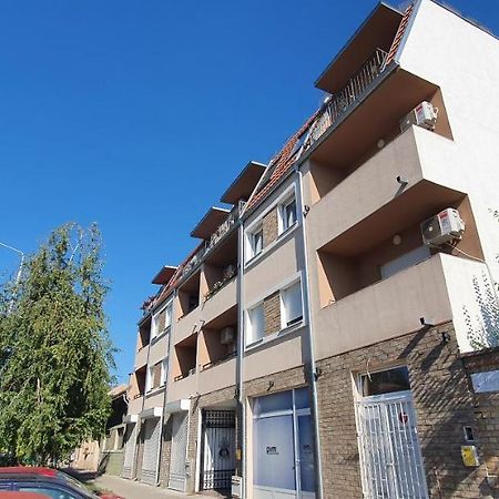 Julija Apartamento Pančevo Exterior foto